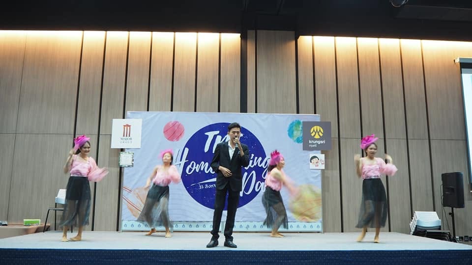 บรรยากาศพบปะและเวทีของชุมชน