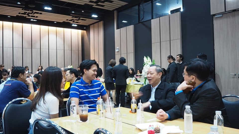 บรรยากาศพบปะและเวทีของชุมชน
