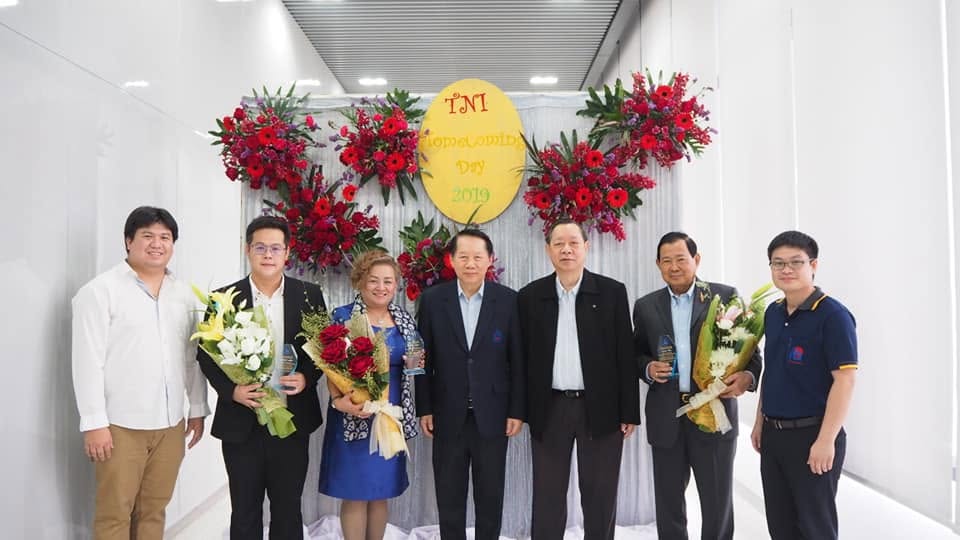บรรยากาศพบปะและเวทีของชุมชน