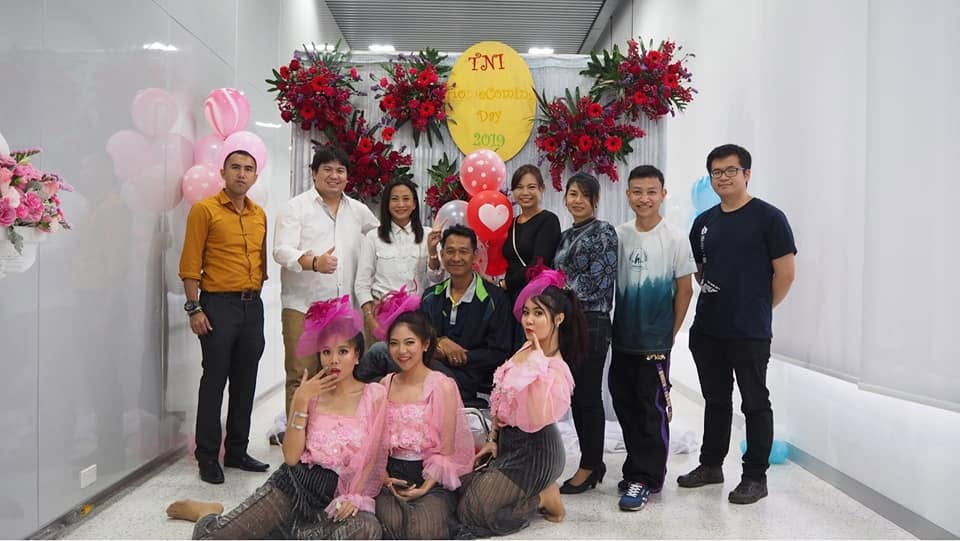 บรรยากาศพบปะและเวทีของชุมชน