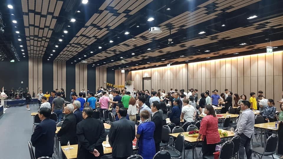 บรรยากาศพบปะและเวทีของชุมชน