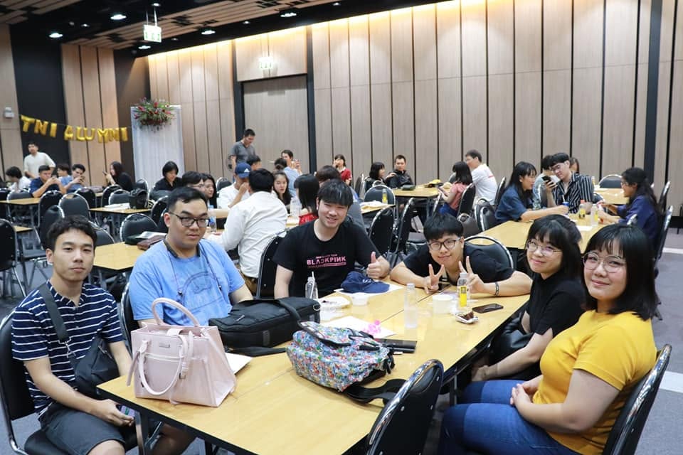 บรรยากาศพบปะและเวทีของชุมชน