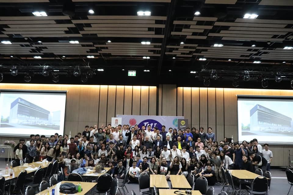 บรรยากาศพบปะและเวทีของชุมชน