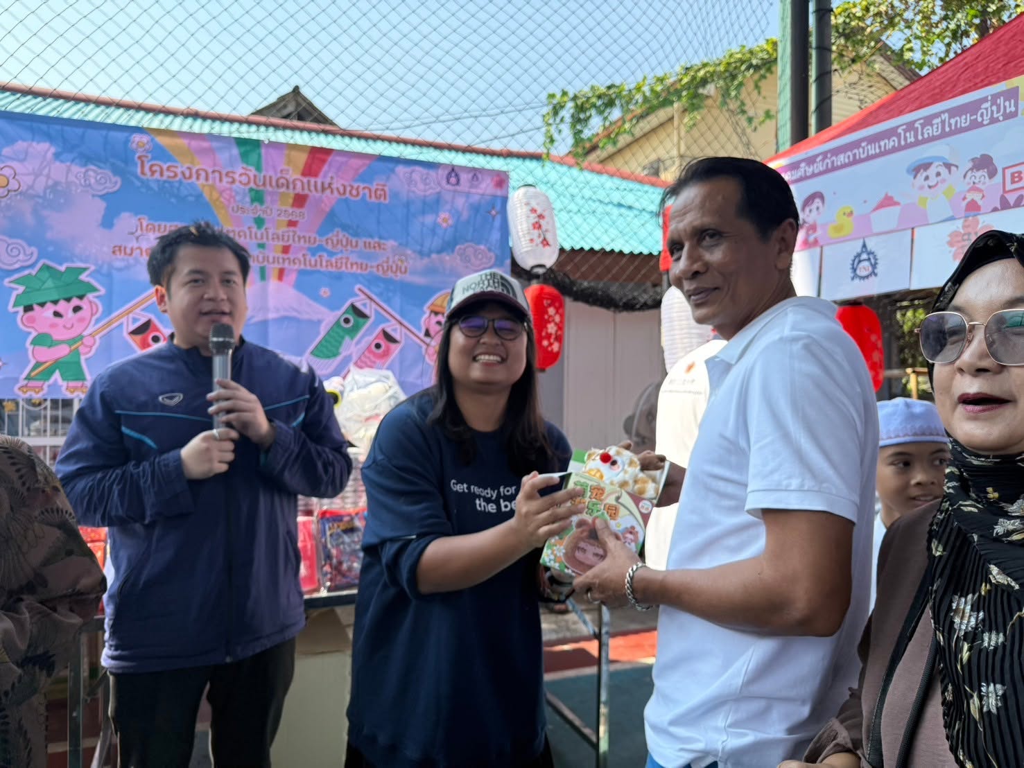 บรรยากาศกิจกรรมร่วมกับชุมชนและเยาวชน