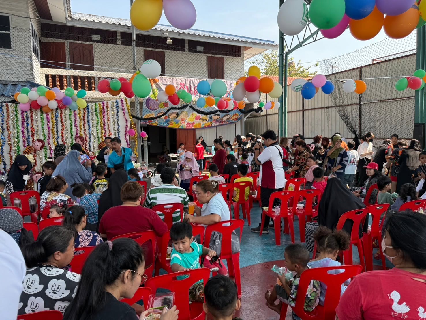 บรรยากาศกิจกรรมร่วมกับชุมชนและเยาวชน