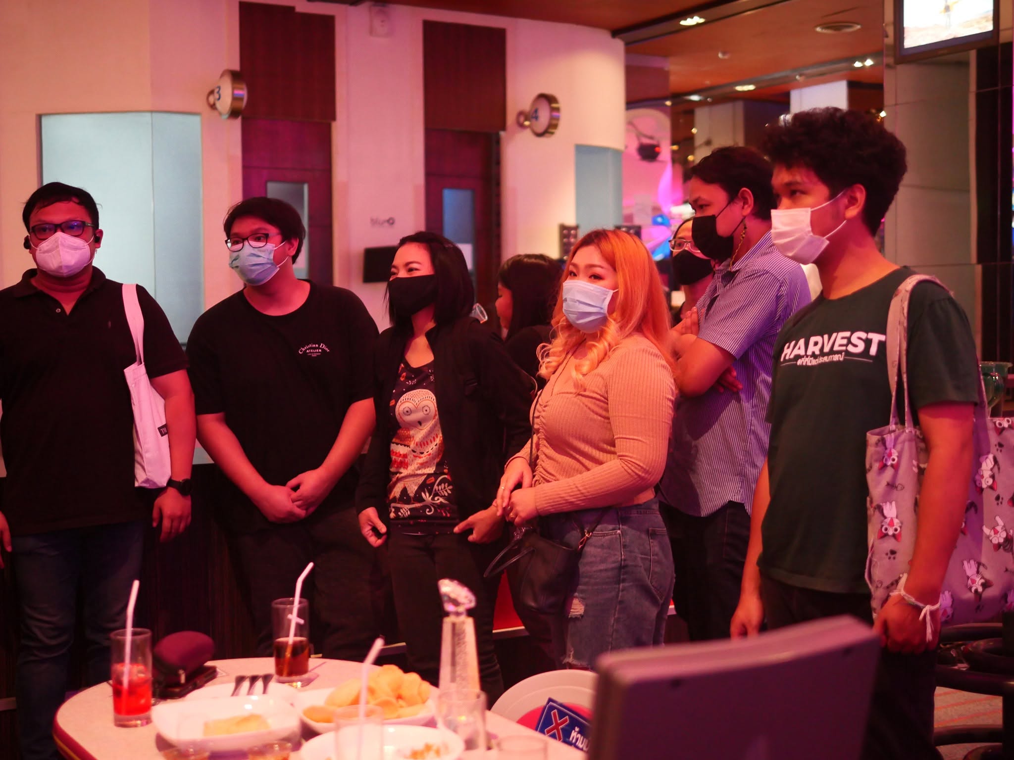 บรรยากาศกิจกรรมโบว์ลิงและการพบปะ