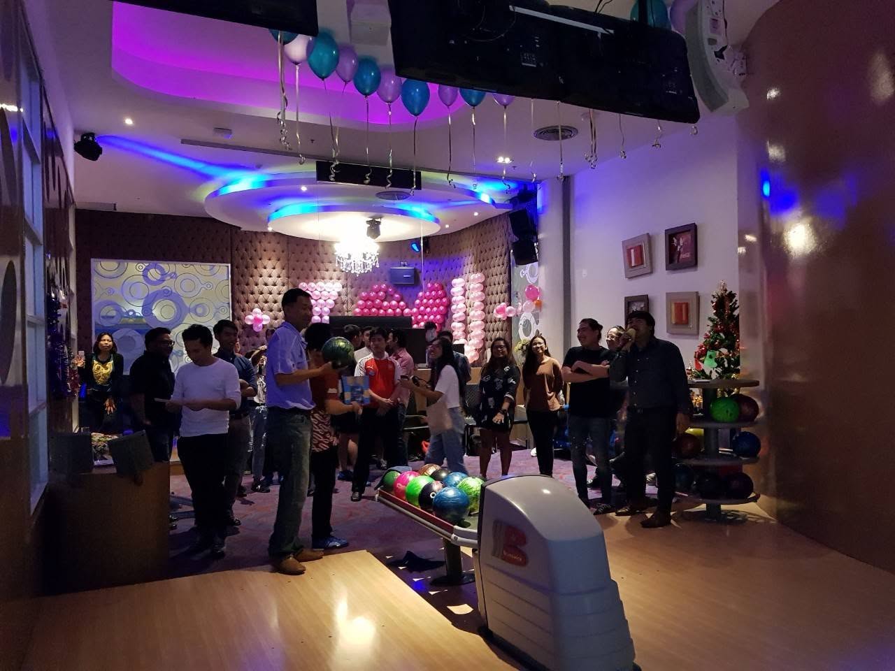 บรรยากาศพบปะและกิจกรรมโบว์ลิงใน Reunion 2019