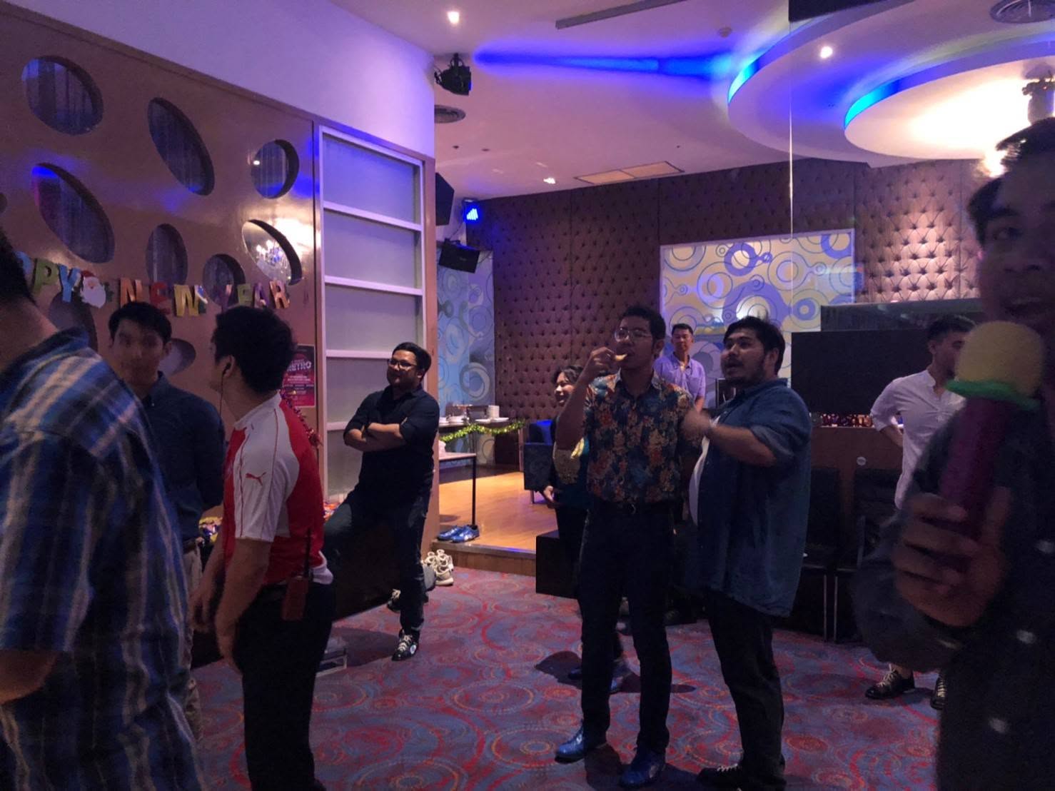 บรรยากาศพบปะและกิจกรรมโบว์ลิงใน Reunion 2019