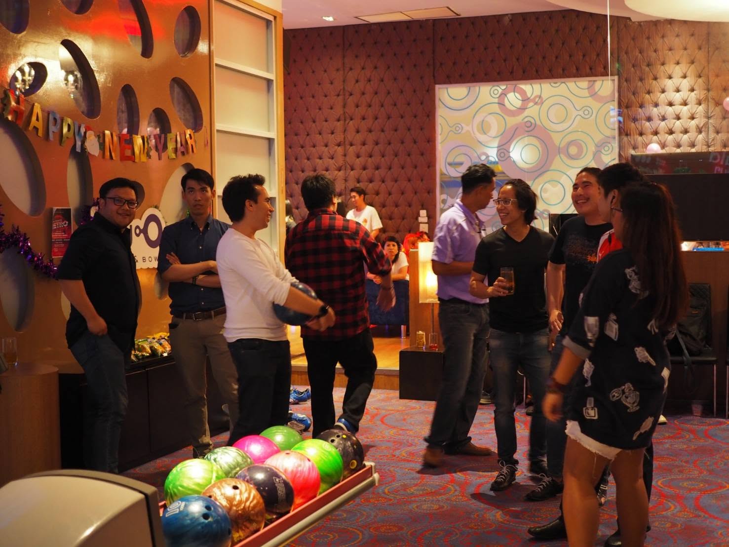 บรรยากาศพบปะและกิจกรรมโบว์ลิงใน Reunion 2019