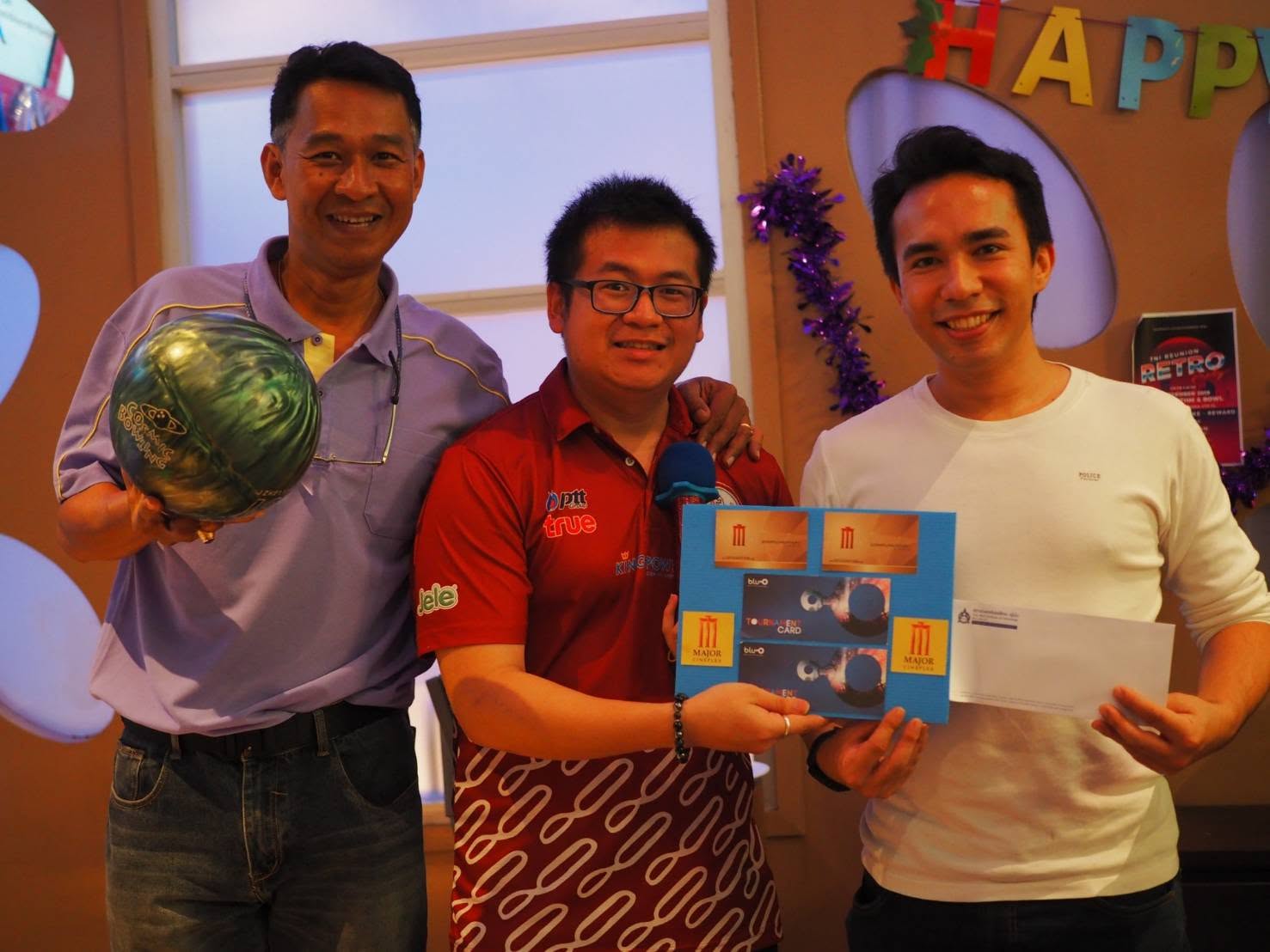 บรรยากาศพบปะและกิจกรรมโบว์ลิงใน Reunion 2019